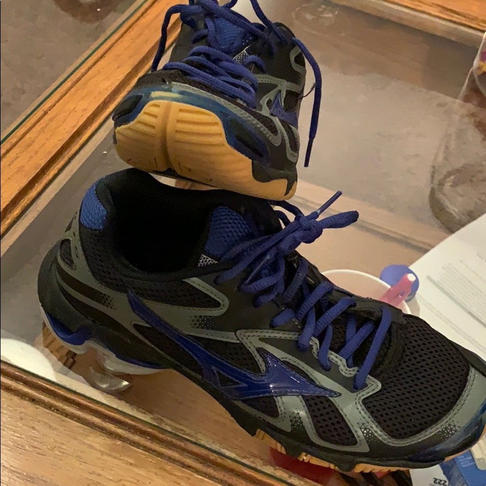 Women’s Mizuno Volleyball Shoes